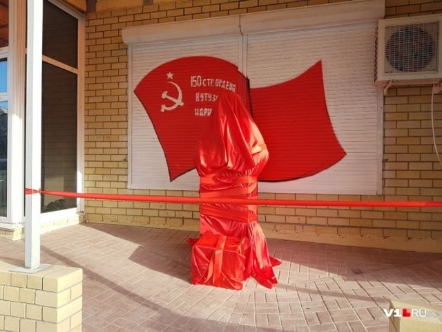 В Волгограде открыли памятник Сталину