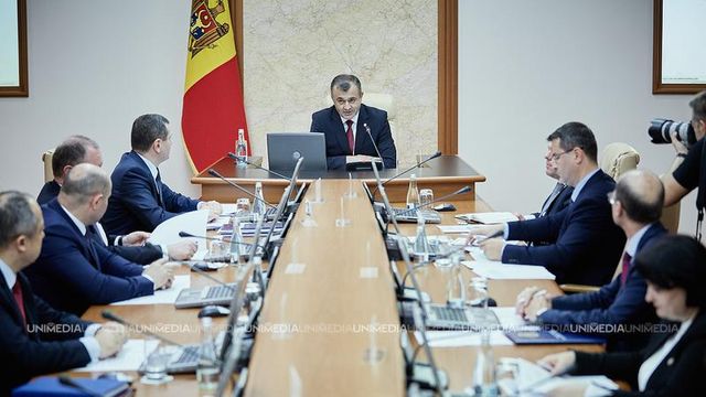 Guvernul va aloca Ministerului Sănătății 36 de milioane de lei din fondul de rezervă pentru echipamente de protecție