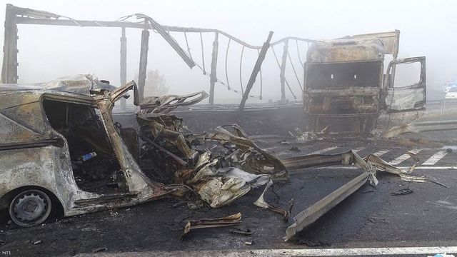 Șapte oameni au murit pe autostradă, în Ungaria. Mașinile lor au ars, lovite de un camion