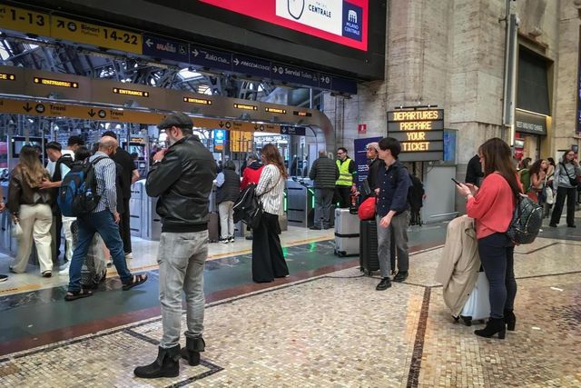 Treno Italo colpito da fulmine,fermo sulla Milano-Bologna
