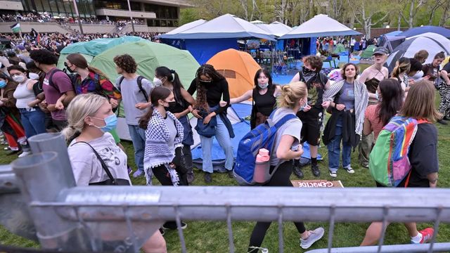 Watch: Washington Police Clear Pro-Palestinian University Encampment