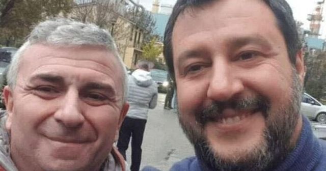 Fa un selfie con Salvini mentre è in malattia, delegato Cgil licenziato a Bologna