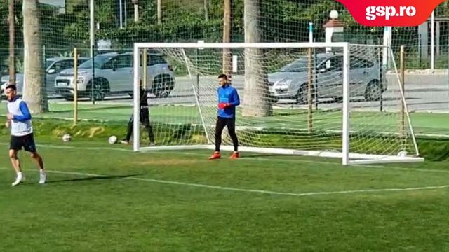 Cantonament FCSB. Mirel Rădoi și-a făcut apariția la antrenamentul roș-albaștrilor. Gluma care a stârnit râsete printre jurnaliști