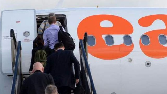 L’aereo pesa troppo: 19 passeggeri a terra in cambio di 500 euro