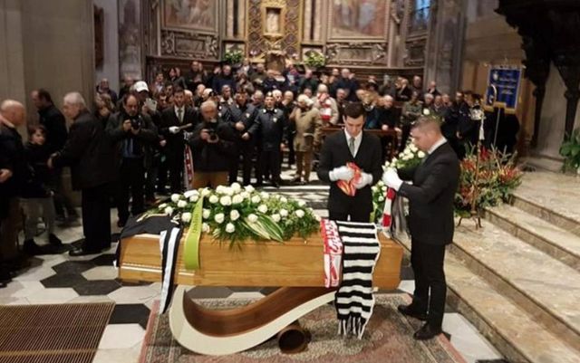 In centinaia a Varese per i funerali di Anastasi
