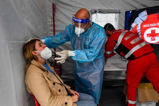 Covid, +48% di morti in una settimana in Italia