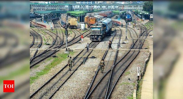 Rlys to pay full salaries to contractual workers during service suspension