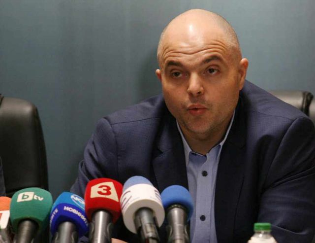 Полиция в и около храмовете за Великден
