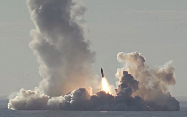 Rusia a testat două rachete lansate de pe submarine din Oceanul Arctic și Marea Barents