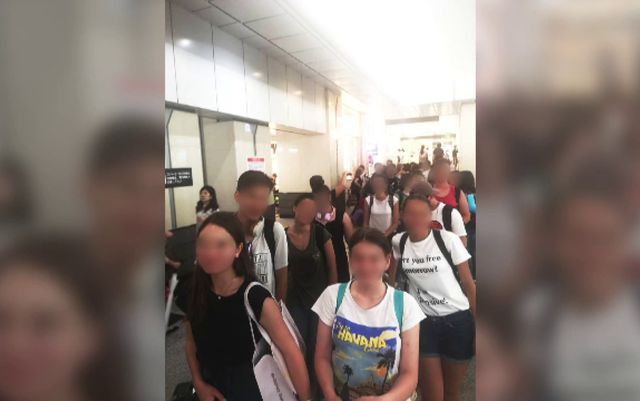 Dosar penal pentru înșelăciune în cazul copiilor care au rămas blocați pe aeroport