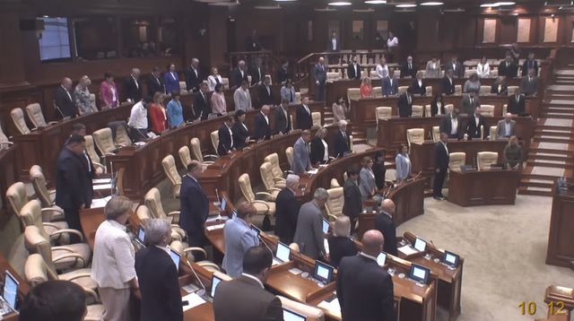 Parlamentul a ținut un minut de reculegere in memoria lui Mircea Snegur