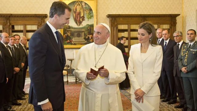 La fiebre política por una foto con el Papa