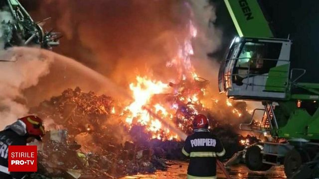 800 de tone de fier, cuprinse de foc în Portul Constanța Sud-Agigea