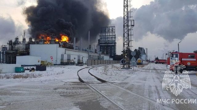 Explozie masivă la o importantă rafinărie din Siberia