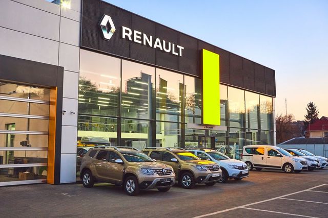 Franța cere Renault să nu mai dezvolte producția în străinatate