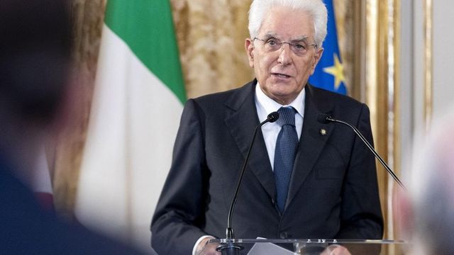 Offese al presidente Mattarella su Twitter, indagato e perquisito 46enne di Lecce