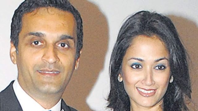 Gayatri Joshi Returns to Mumbai With Husband Vikas Oberoi After Italy Road Crash