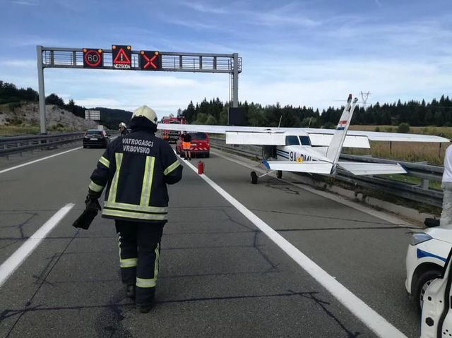 Avion, aterizare de urgență pe o autostradă din Croația