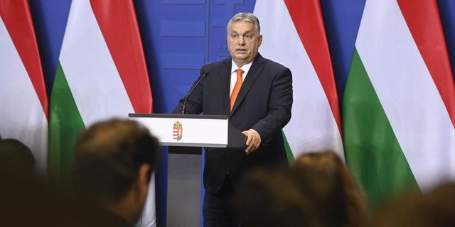 Orbán Viktor: Novemberben közel fél havi nyugdíjjal többet visz a postás