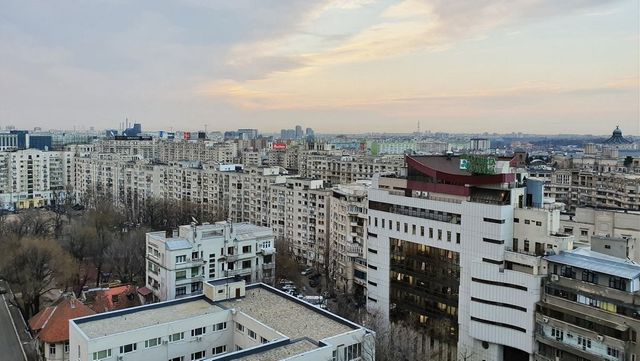 Bloc din București evacuat după ce un bărbat a anunțat la 112 că a găsit un obuz în apartamentul bunicii