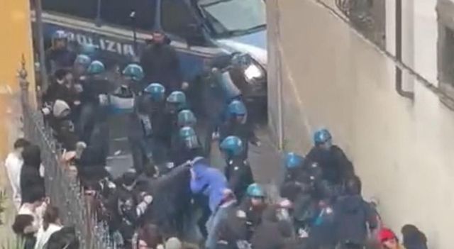 Manganellate agli studenti a Pisa, trasferita la dirigente del Reparto Mobile di Firenze