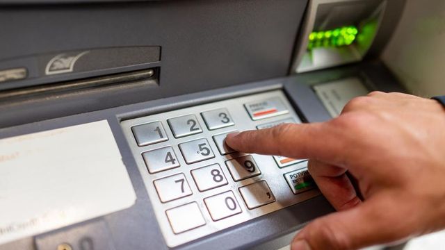Dispare o bancă din România. Ce se întâmplă cu clienții acesteia