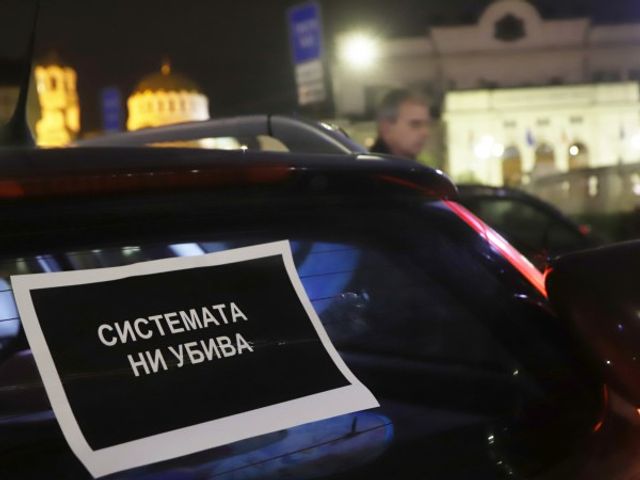 Със заявка за влизане във властта Мая Манолова поведе протест с искане за оставка на Борисов