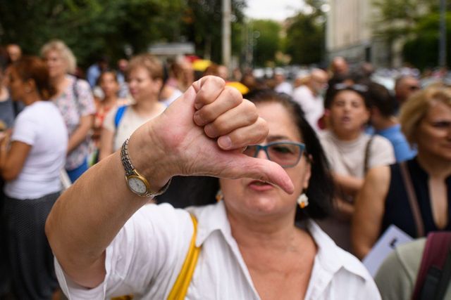 Proteste la Mininsterul Educației: 15 - 20 de universități s-ar putea închide