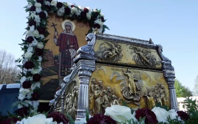 Moaștele Sfintei Filofteia, scoase în procesiune pentru prima dată după 73 de ani