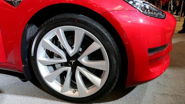 Регулятор США потребовал отзыва 158 тысяч машин Tesla из-за дефекта