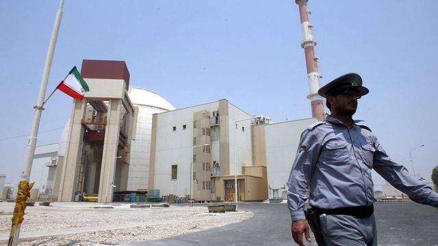 Megkezdte a megengedettnél magasabb fokon dúsított urán előállítását Irán