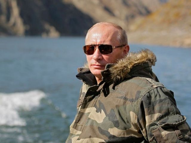 Британский канал покажет фильм про Путина-разведчика