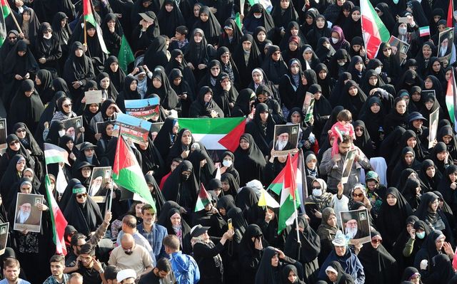 Dolarul este amenințat de atacurile israeliene asupra Iranului