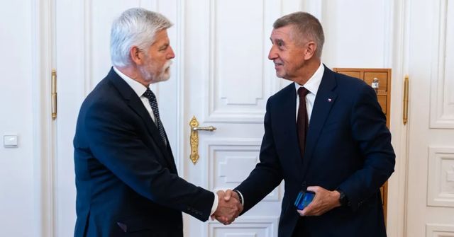 Vznik vlády není možné uspěchat, jsem připraven jednat i s možnými ministry, oznámil Pavel