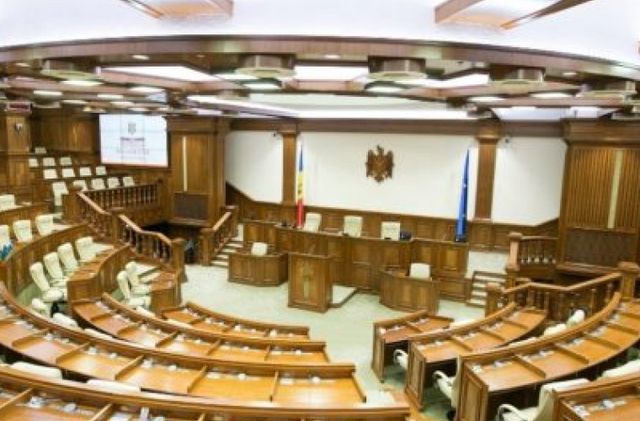 Ministrul economiei și directorul Moldovagaz, chemați în parlament