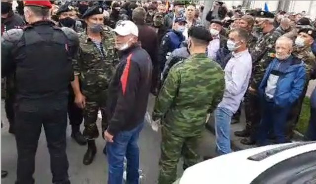 Un nou protest al veteranilor în centrul Capitalei: altercații între combatanți și forțele de ordine