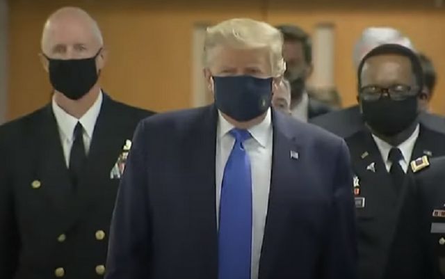 Donald Trump poartă mască pentru prima dată de la începutul pandemiei de Covid-19