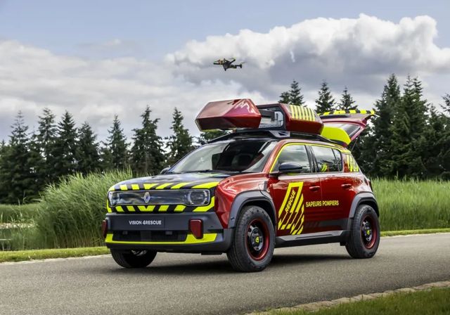 El Renault 4 se convierte en el centro de mando móvil de bomberos y servicios de emergencia