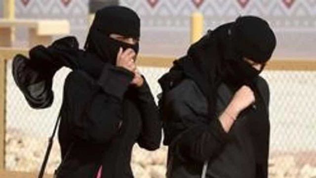 Saudi Sisters Stopped in Hong Kong While Attempting to Flee to Australia