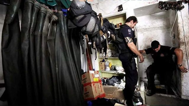 Jaf ca în filme: 30 de bărbați înarmați au prădat o bancă