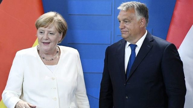 Orbán Viktor hétfőn Angela Merkellel tárgyal Berlinben