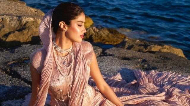 Janhvi Kapoor pays tribute to mom Sridevi with her outfit for Cannes red carpet debut. See pics