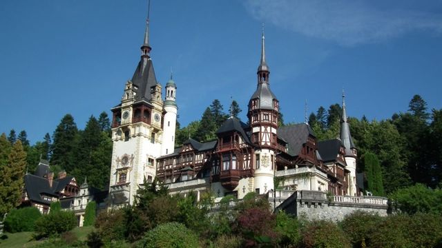 Castelele Peleș și Pelișor vor putea fi vizitate gratuit de 1 decembrie