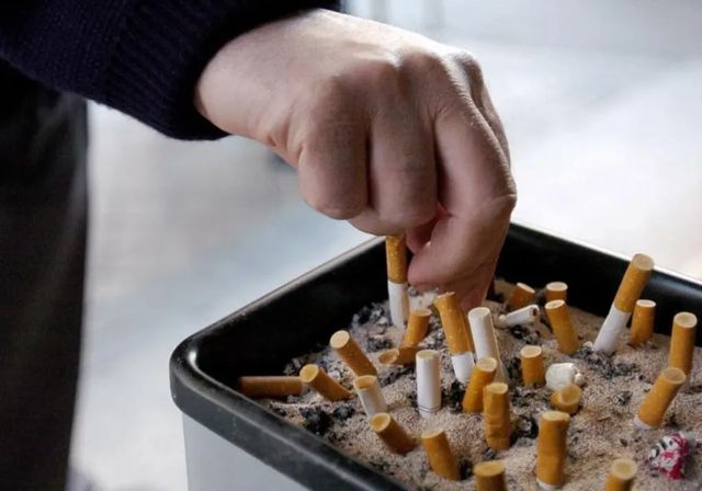 Diseñan un asfalto más resistente y sostenible con colillas de cigarrillos