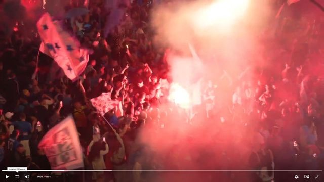 Napoli, la vista dall’alto dei festeggiamenti al gol di McTominay