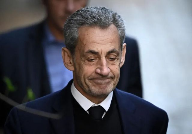 Los privilegios de Sarkozy en prisión indignan a Francia