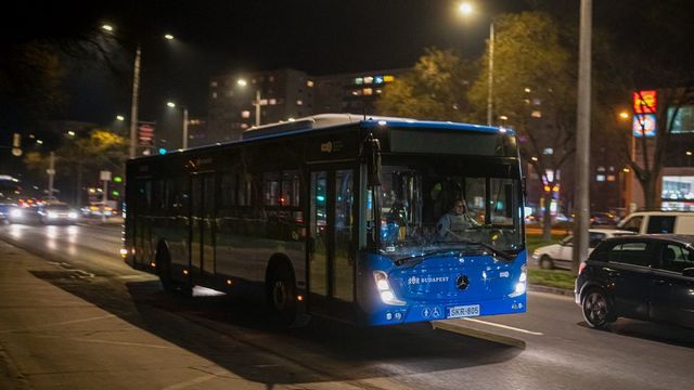 Új buszokat vett a kormány Budapestnek