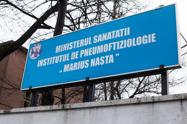 Medicii corupți de la Spitalul Marius Nasta împărțeau mita pe Revolut