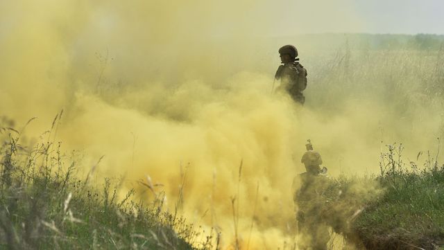 На линии разграничения на Донбассе идет бой