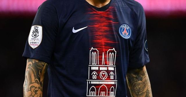 1000 de tricouri inscripționate cu imaginea Catedralei Notre-Dame, vândute în doar 30 de minute de clubul sportiv Paris Saint-Germain